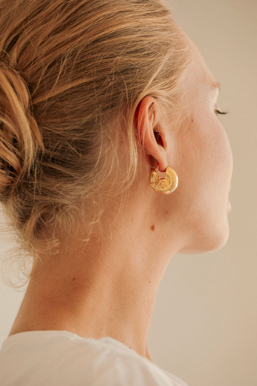 Twirl Shell Earrings - Gold