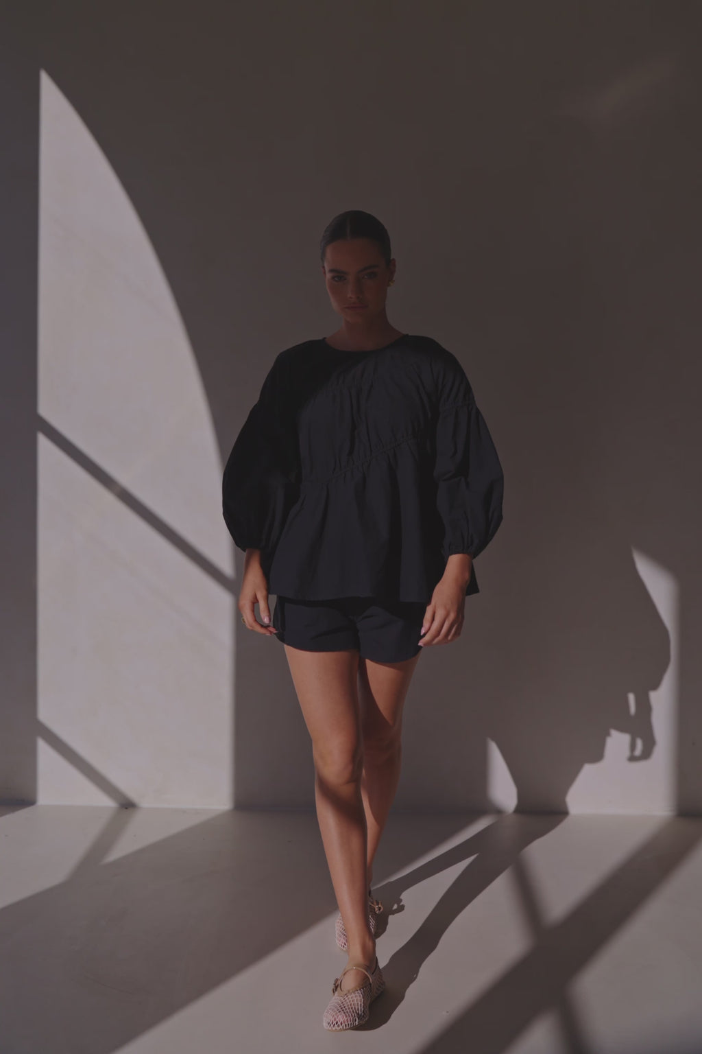 Black High Waist Elastic Drawstring Akel Shorts